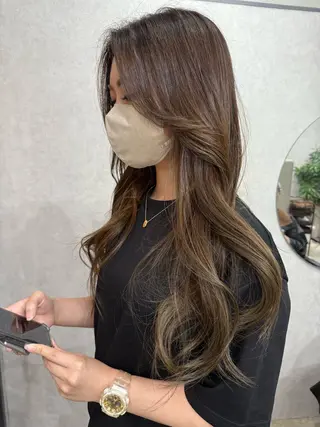 ロング カラー AIRI layer cut hairのヘアスタイル