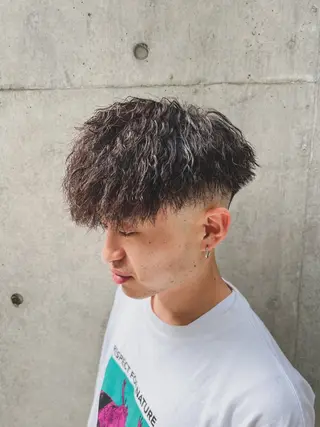 ショート パーマ メンズ 豊崎 佑輔のヘアスタイル
