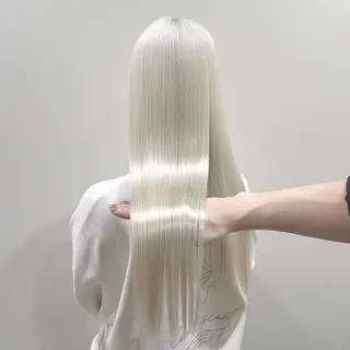 ロング カラー ヘアメイク アン/ ブリーチカラーのヘアスタイル