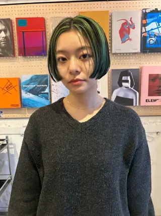 ショート カラー Loom.所属・村上雅人 ナチュラルモードのヘアスタイル