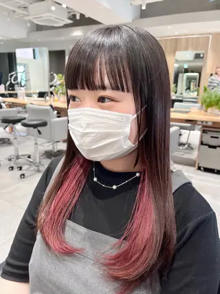 セミロング カラー ツチド ハナのヘアスタイル