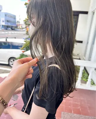 ロング カラー 江原 彩華のヘアスタイル