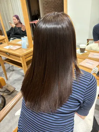 セミロング 髪質改善× 韓国風レイヤーのヘアスタイル