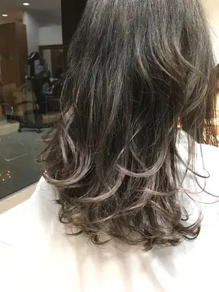 ミディアム カラー 白髪ぼかしハイライト 柳川拓哉のヘアスタイル