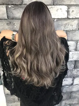 セミロング RISE by REVOのヘアスタイル