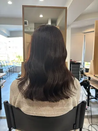 ミディアム カラー 浦川 麗美のヘアスタイル