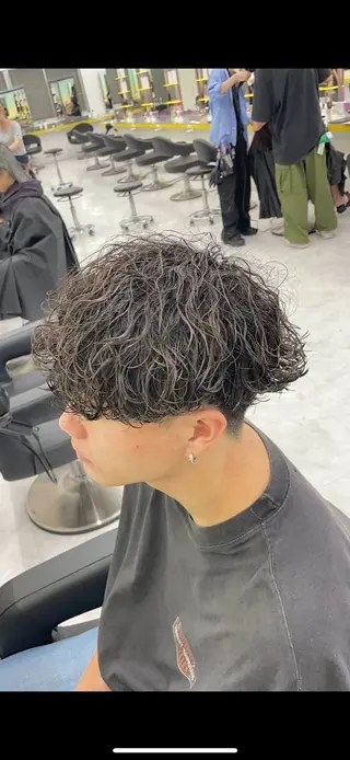 ショート パーマ ヘアアレンジ メンズ 艶カラー の達人のヘアスタイル