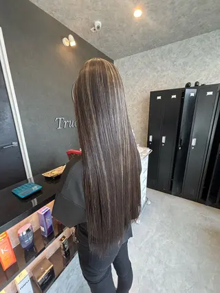 ロング ハイトーン ／ レイヤー/吉田陸斗のヘアスタイル