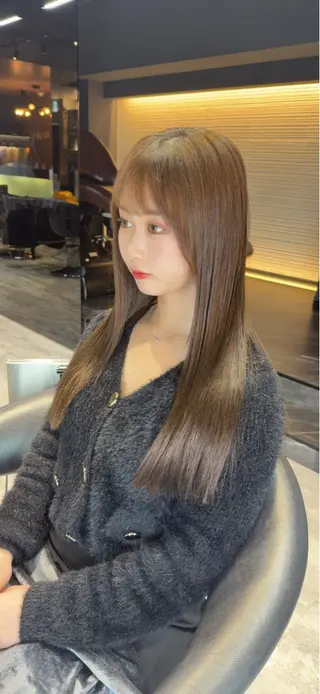 ロング レスピア銀座中央通り店所属・酸性ストレート/ 透明感カラー/中村利のヘアスタイル