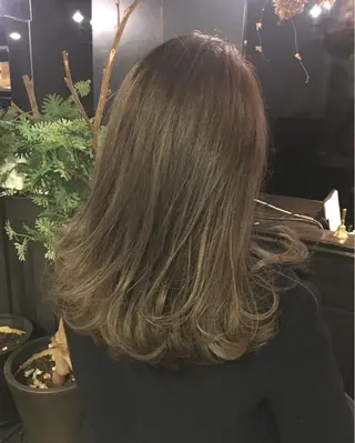 ミディアム カラー 吉本 yoshimotoのヘアスタイル