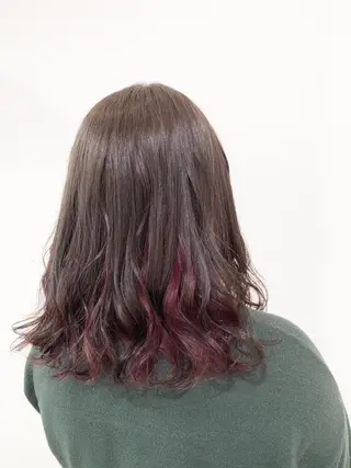 セミロング カラー 乳井 悠香のヘアスタイル