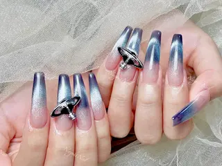 ネイル 🦋 Queenieのネイルデザイン