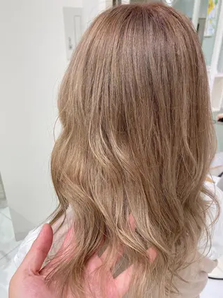 セミロング カラー カマチョ タイスのヘアスタイル