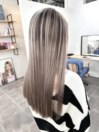 ロング ヘアアレンジ カラー ハイトーン カラーのヘアスタイル