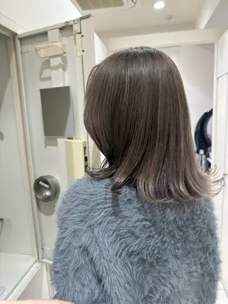 セミロング カラー タイトボブ個性派カラ ーAKANEのヘアスタイル