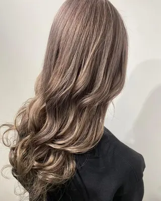 セミロング カラー 🍑🧋ハイトーン 暖色カラーlucaのヘアスタイル