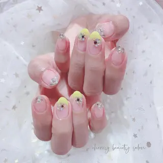 ミディアム ネイル SAKURA 🍒のネイルデザイン