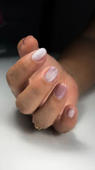 ネイル ナオネイルサロン所属・オトヤ ナオミのネイルデザイン