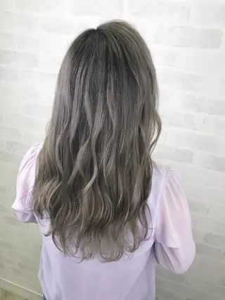 カラー デザインカラー Lienのヘアスタイル
