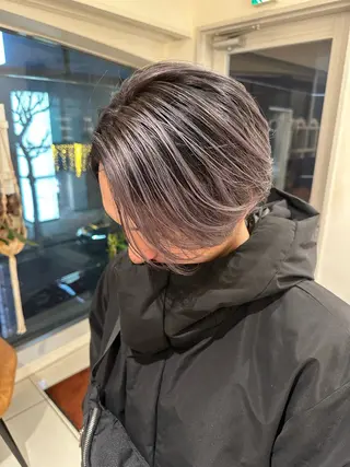 カラー メンズ タイトボブ個性派カラ ーAKANEのヘアスタイル