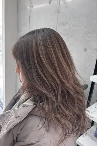 セミロング rise/レイヤー／ ダブルカラーのヘアスタイル