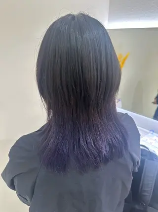 ミディアム カラー タイトボブ個性派カラ ーAKANEのヘアスタイル