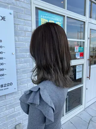 セミロング 岡本 真実のヘアスタイル