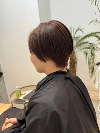 ショート laff 新宿所属・切りっぱなしボブ レイヤー/縮毛矯正のヘアスタイル