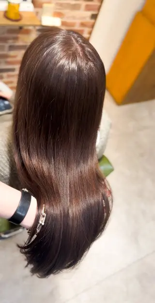 ロング 飯星慧斗 /ブリーチ、縮毛矯正のヘアスタイル