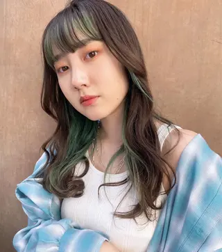 ロング カラー 岡野 静華のヘアスタイル