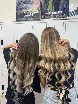 ロング apollo 横浜所属・横浜🦋ハイトーン 🫐耳つぼジュエリーのヘアスタイル