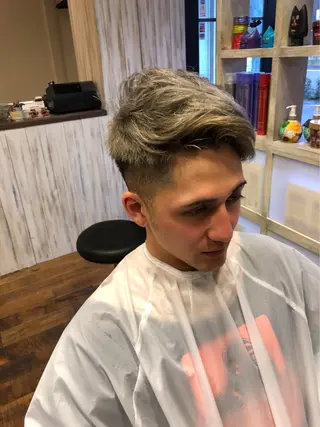 カラー メンズ ケアブリーチ&シール エクステの店和田翔莉のヘアスタイル