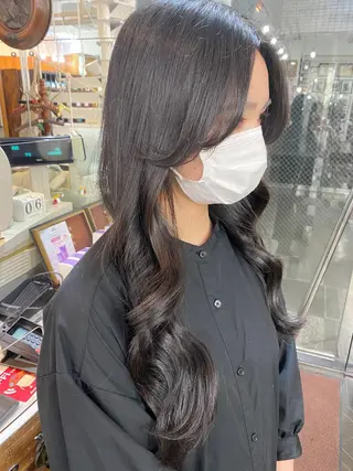 ロング カラー モモカ/ハイトーン /バレイヤージュのヘアスタイル