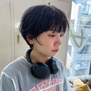 ショート HIKARI🐈‍⬛ レイヤー×デザインのヘアスタイル