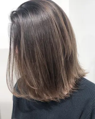 ミディアム カラー タカハシ ユウキのヘアスタイル