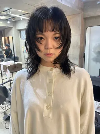 ミディアム レイヤーカット\ウル フ　chinatsuのヘアスタイル