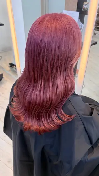 ミディアム カラー ブリーチ/髪質改善/ ハイトーン/暖色のヘアスタイル