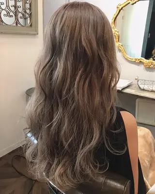 ロング カラー iLu.所属・田畠 しずかのヘアスタイル