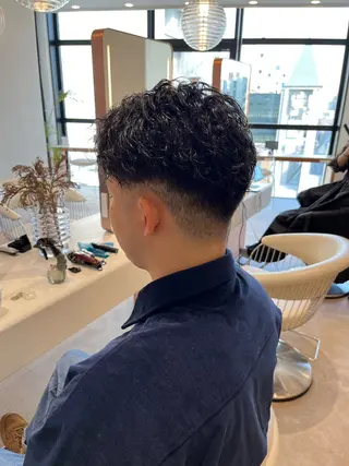 ショート soen所属・⚡メンズパーマフ ェードカットTomyのヘアスタイル