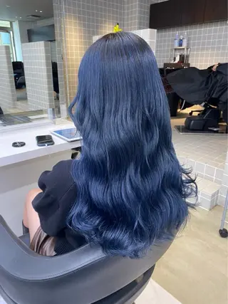 セミロング 寒色＆ブリーチ特化 寒色MiOのヘアスタイル