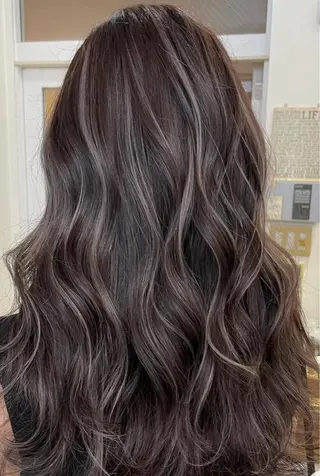 カラー 髙畑 璃音のヘアスタイル