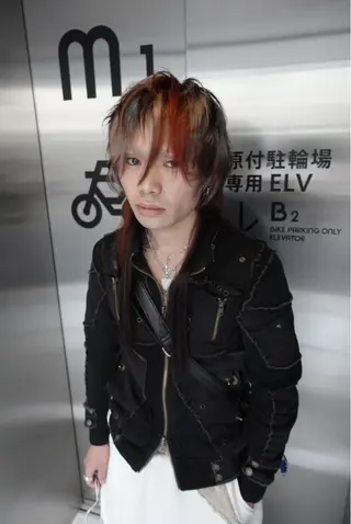 ショート Null 表参道所属・岩下昂世/ ハイトーン/デザインのヘアスタイル