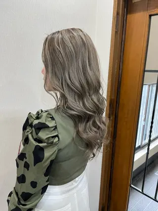カラー 江波戸 恵のヘアスタイル