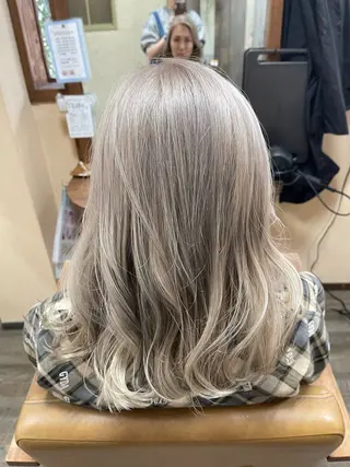 セミロング カラー 磧本 祐里恵のヘアスタイル