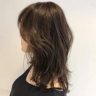 セミロング カラー 濱岡 恭子のヘアスタイル
