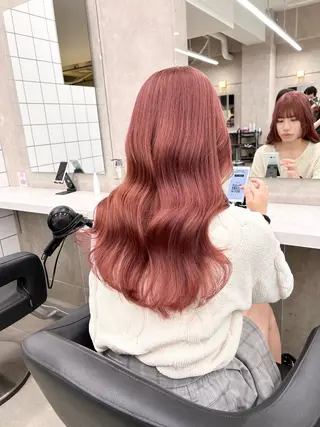 カラー ベージュ／ブラウン/ ナチュラルレイヤーのヘアスタイル