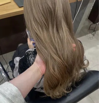 ロング カラー 佐藤 由依/透明感カラーのヘアスタイル