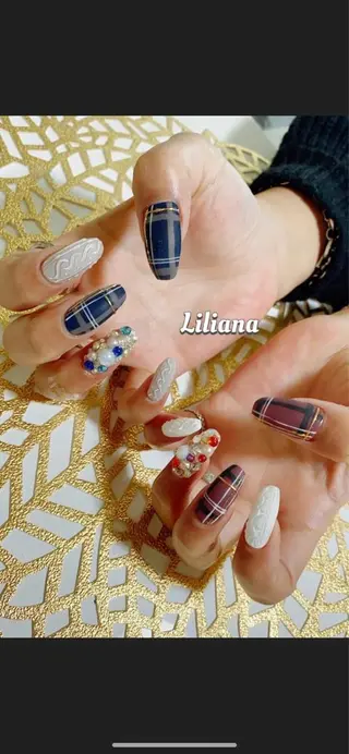ネイル 艶々の美爪を〜 【リリアーナ】のネイルデザイン