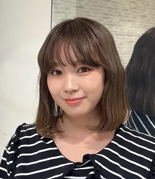 ミディアム 【カラー支持率No. 1】リノ🪐のヘアスタイル