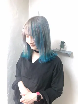 セミロング カラー パーマ ヘアアレンジ 推し活専用 【派手髪】飯野ゆかりのヘアスタイル
